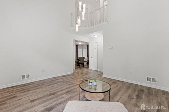 10 Starlight Court, New Brunswick, NJ 08901