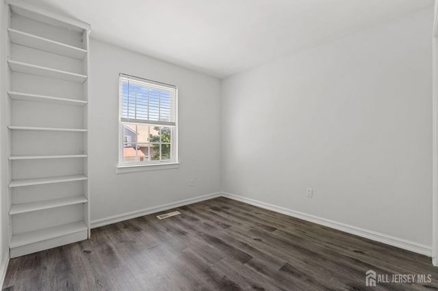 10 Starlight Court, New Brunswick, NJ 08901