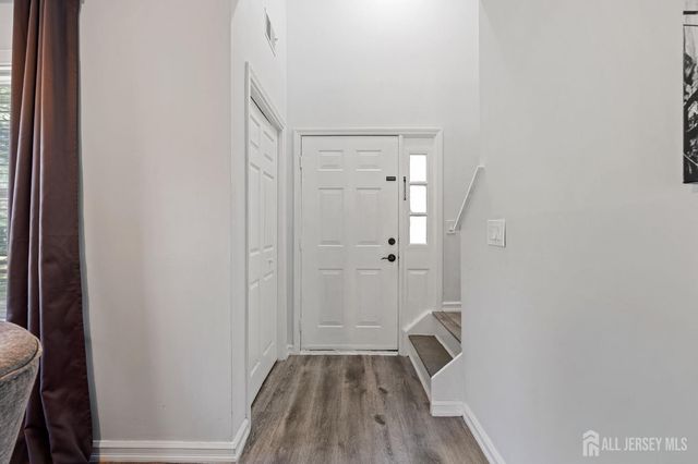 10 Starlight Court, New Brunswick, NJ 08901