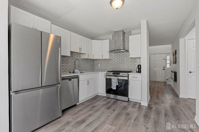 10 Starlight Court, New Brunswick, NJ 08901