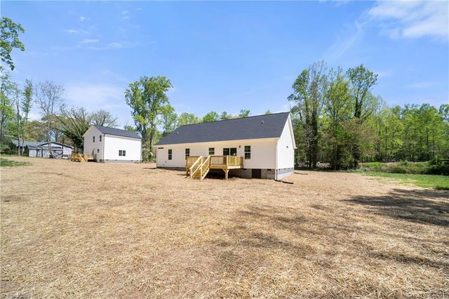 536 Virginia Drive, Yadkinville, NC 27005