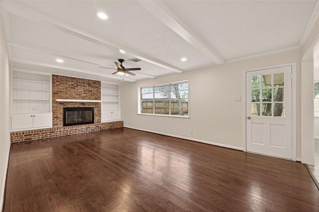 422 Willow Vista Drive, El Lago, TX 77586