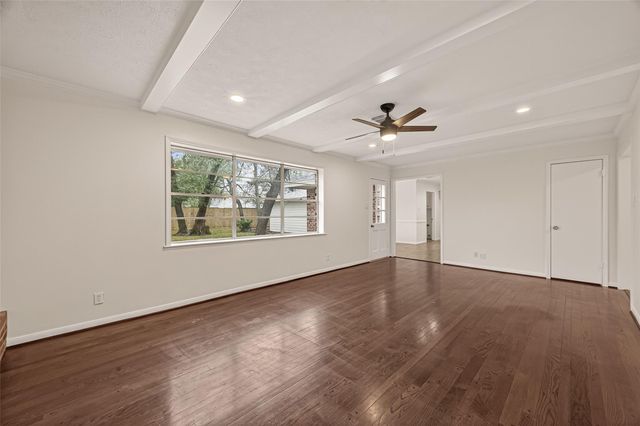 422 Willow Vista Drive, El Lago, TX 77586