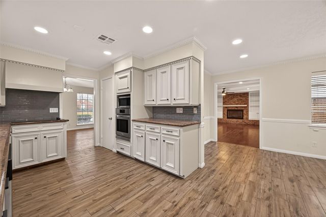 422 Willow Vista Drive, El Lago, TX 77586