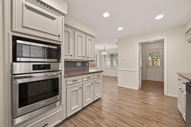 422 Willow Vista Drive, El Lago, TX 77586