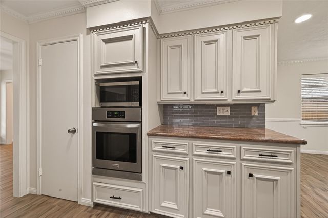 422 Willow Vista Drive, El Lago, TX 77586