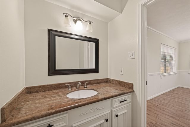 422 Willow Vista Drive, El Lago, TX 77586