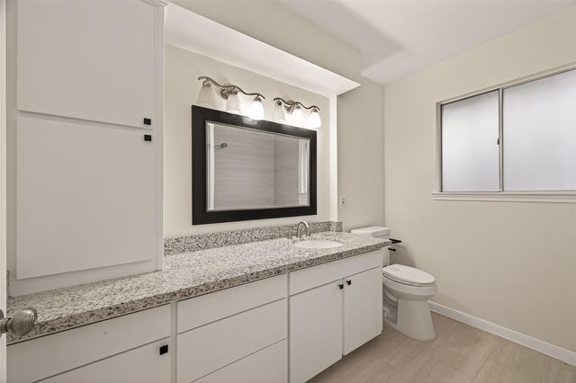 422 Willow Vista Drive, El Lago, TX 77586