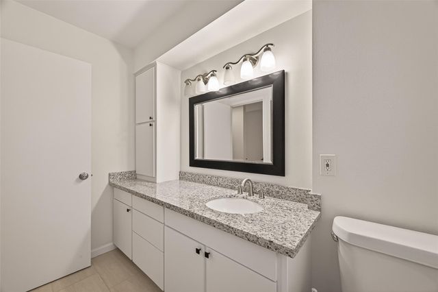 422 Willow Vista Drive, El Lago, TX 77586