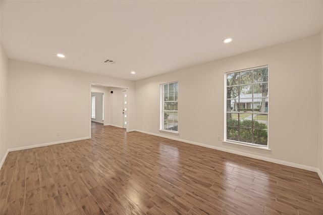 422 Willow Vista Drive, El Lago, TX 77586