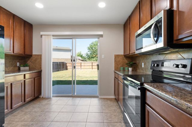 100 Snowy Egret LN, Leander, TX 78641