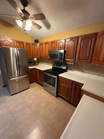 1922 Wedgewood Circle 1922 Wedgewood Circle, Springfield, OH 45503