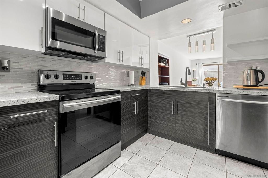 Image 1 of property listing at 814 AMERICA WAY, Del Mar, CA 92014
