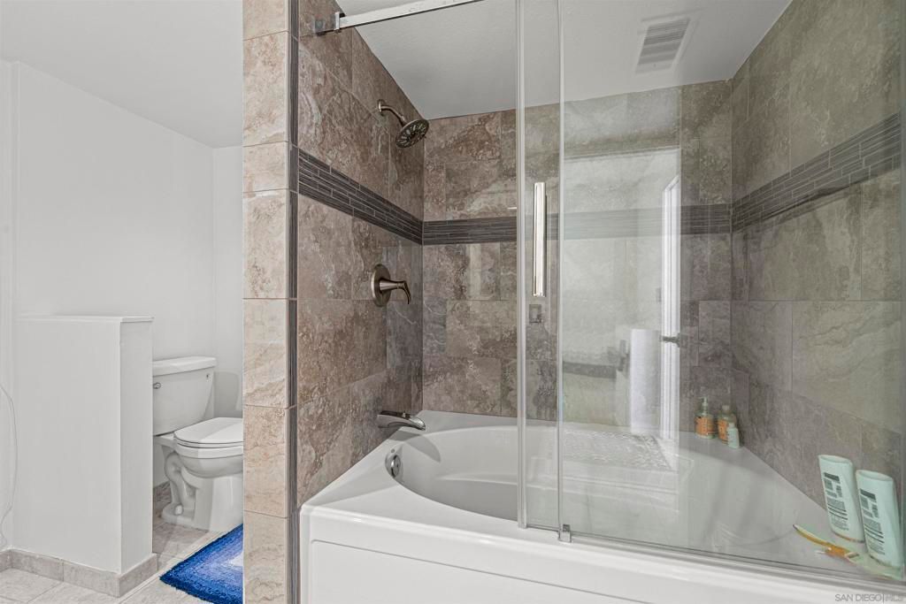 Image 10 of property listing at 814 AMERICA WAY, Del Mar, CA 92014