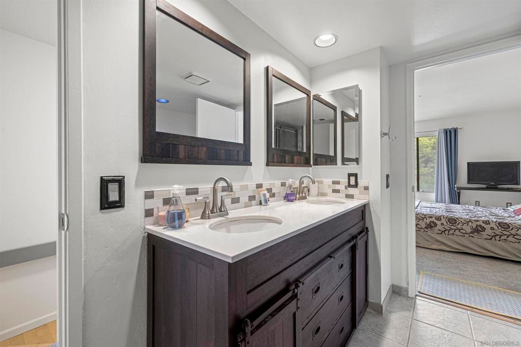 Image 11 of property listing at 814 AMERICA WAY, Del Mar, CA 92014