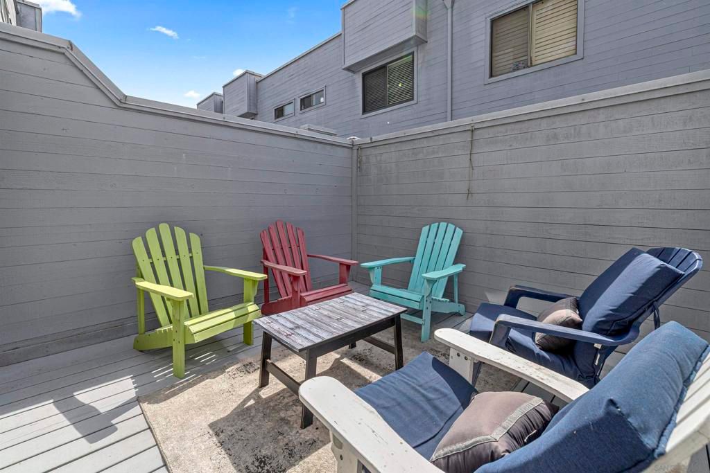 Image 15 of property listing at 814 AMERICA WAY, Del Mar, CA 92014
