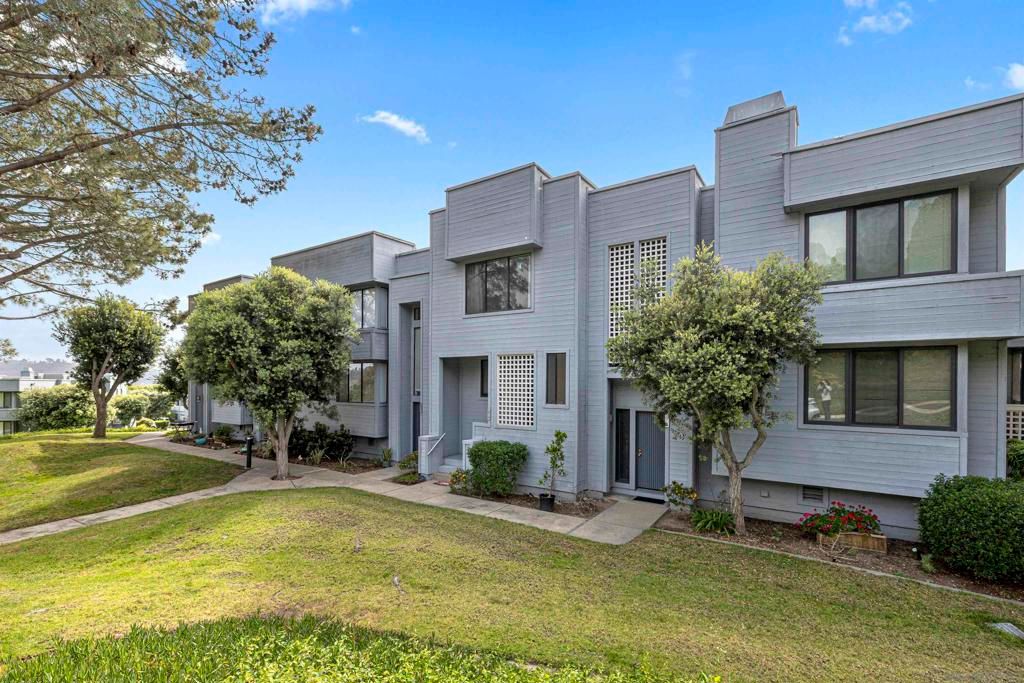 Image 18 of property listing at 814 AMERICA WAY, Del Mar, CA 92014