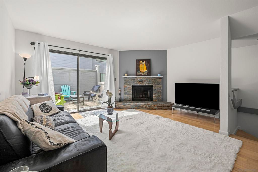Image 2 of property listing at 814 AMERICA WAY, Del Mar, CA 92014