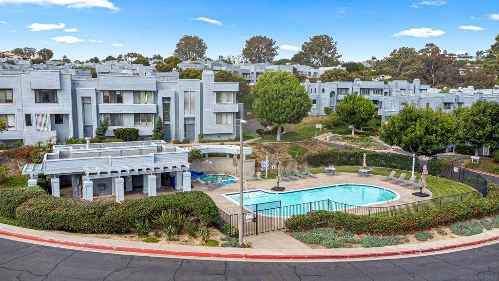 Image 21 of property listing at 814 AMERICA WAY, Del Mar, CA 92014