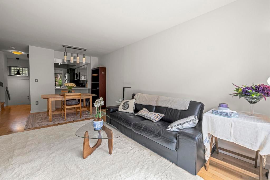 Image 4 of property listing at 814 AMERICA WAY, Del Mar, CA 92014