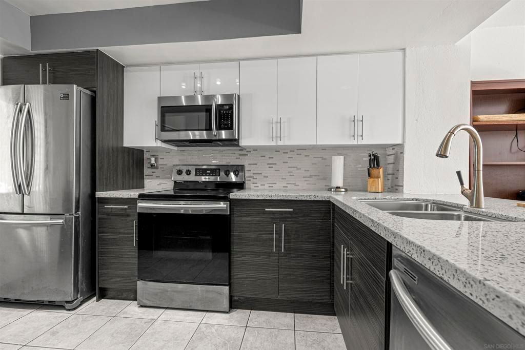 Image 6 of property listing at 814 AMERICA WAY, Del Mar, CA 92014