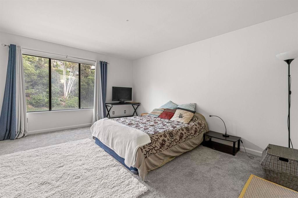 Image 9 of property listing at 814 AMERICA WAY, Del Mar, CA 92014