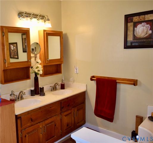 7999 Ellerson Station Dr, Mechanicsville, VA 23111