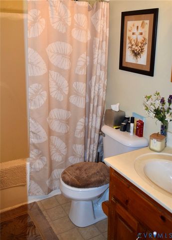 7999 Ellerson Station Dr, Mechanicsville, VA 23111