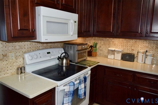 7999 Ellerson Station Dr, Mechanicsville, VA 23111