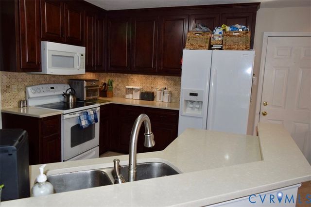 7999 Ellerson Station Dr, Mechanicsville, VA 23111