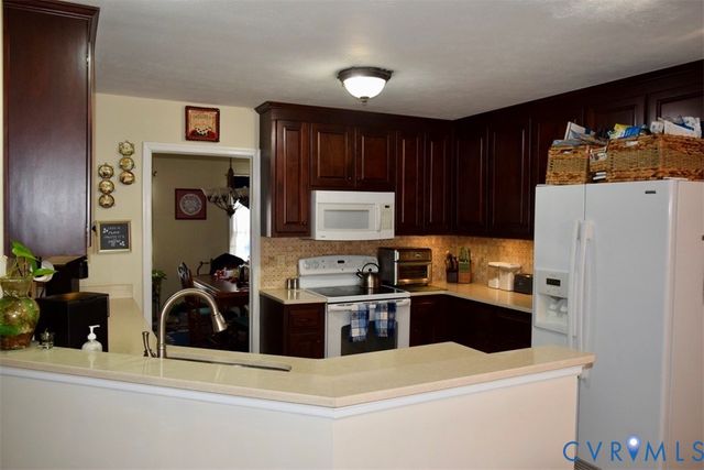 7999 Ellerson Station Dr, Mechanicsville, VA 23111