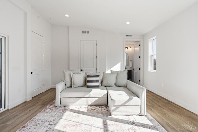 3725 Isabella Avenue, Cincinnati, OH 45209