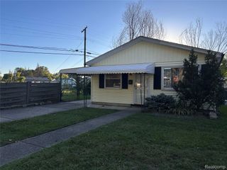 28909 Rosebriar Street, St. Clair Shores, MI 48081