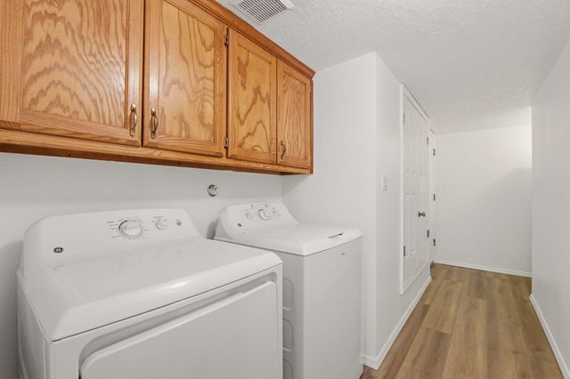 8227 Calle Primera NW, Albuquerque, NM 87120