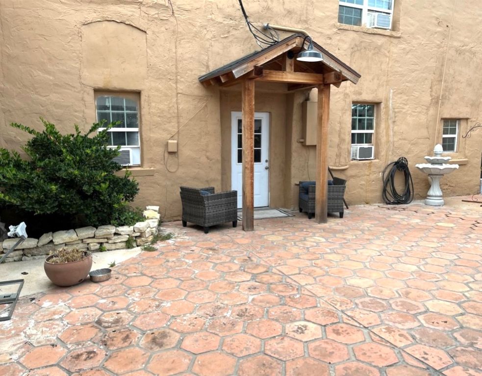 127 N Houston Street, Comanche, TX 76442