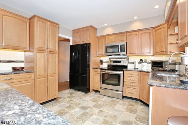 1400 Rr 208, Hawthorne Boro, NJ 07506