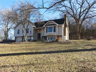 24243 Sandusky Road, Tonganoxie, KS 66086