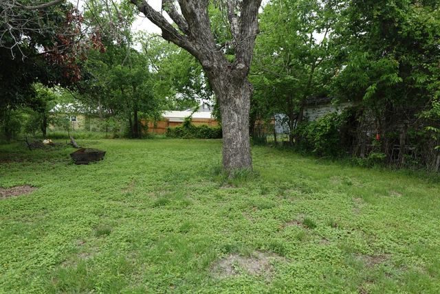 107 S Williams Drive, Comanche, TX 76442