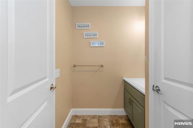 512 Lyster Avenue, Saddle Brook, NJ 07663