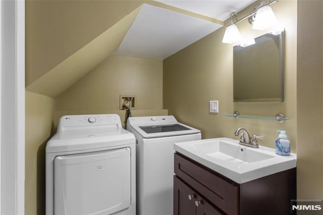 512 Lyster Avenue, Saddle Brook, NJ 07663