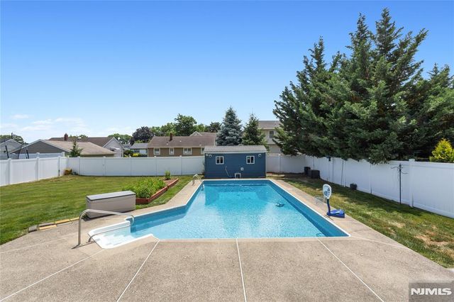 512 Lyster Avenue, Saddle Brook, NJ 07663