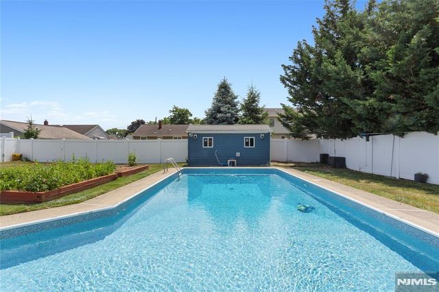 512 Lyster Avenue, Saddle Brook, NJ 07663