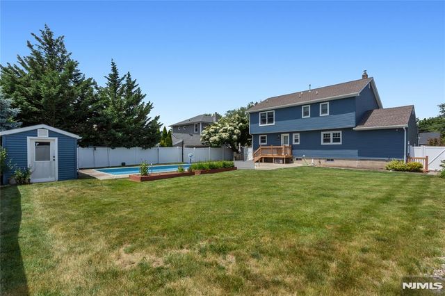 512 Lyster Avenue, Saddle Brook, NJ 07663