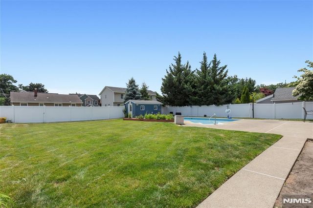 512 Lyster Avenue, Saddle Brook, NJ 07663