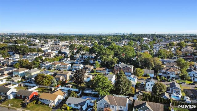 512 Lyster Avenue, Saddle Brook, NJ 07663