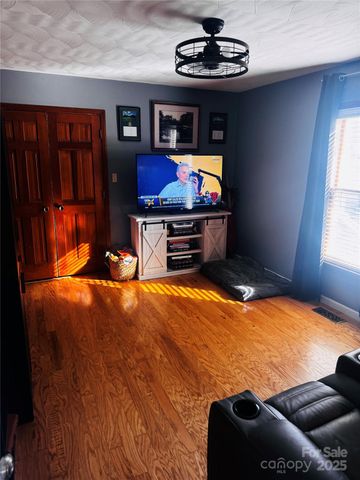 21 Eagle Drive, Taylorsville, NC 28681