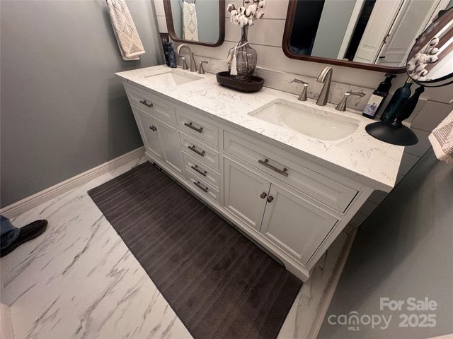 21 Eagle Drive, Taylorsville, NC 28681