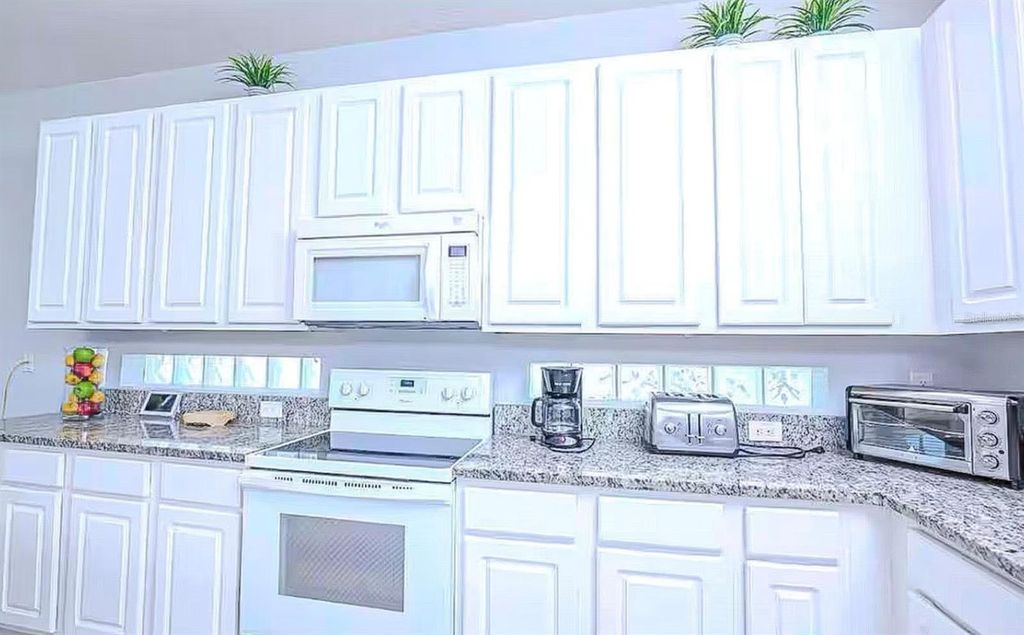 Image 9 of property listing at 2682 CALISTOGA AVENUE, Kissimmee, FL 34741