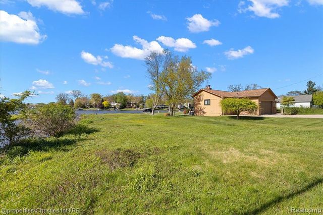 188 Wolverine Drive, Wolverine Lake, MI 48390