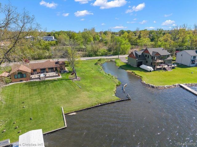 188 Wolverine Drive, Wolverine Lake, MI 48390